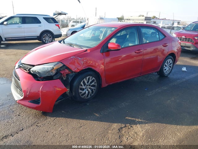 Toyota COROLLA LE 2018 5YFBURHE7JP740864 Image 2