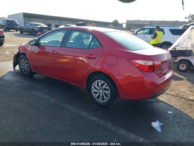 Toyota COROLLA LE 2018 5YFBURHE7JP740864 Image 3
