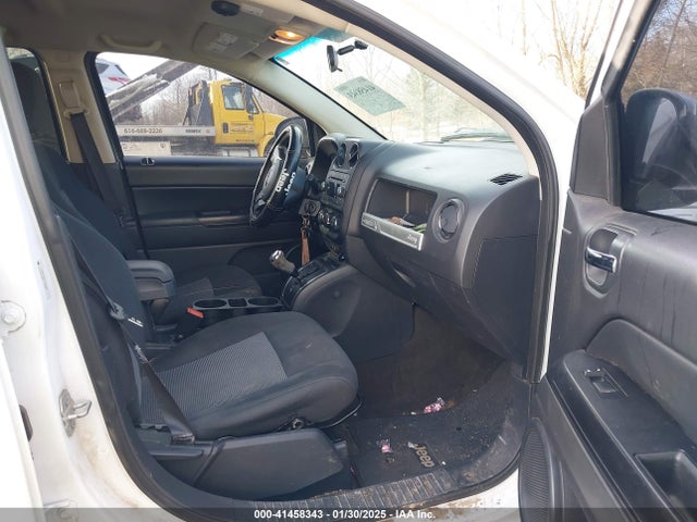 1C4NJDBB7FD214669 Jeep Compass Sport