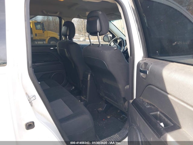 1C4NJDBB7FD214669 Jeep Compass Sport
