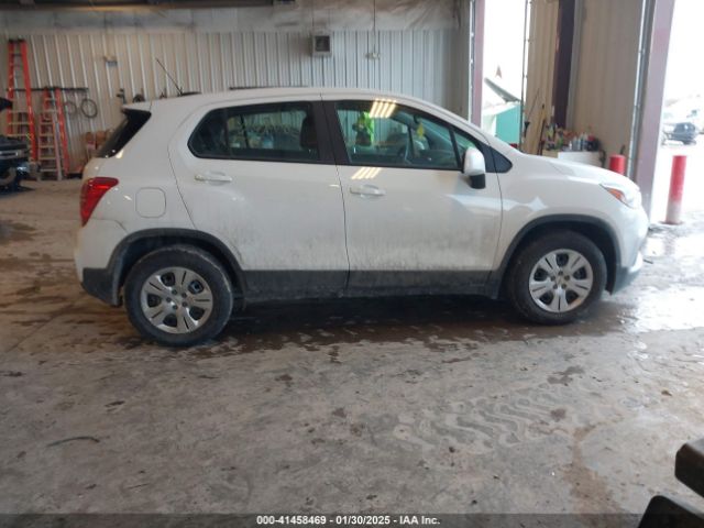 KL7CJKSB4JB570722 Chevrolet TRAX LS