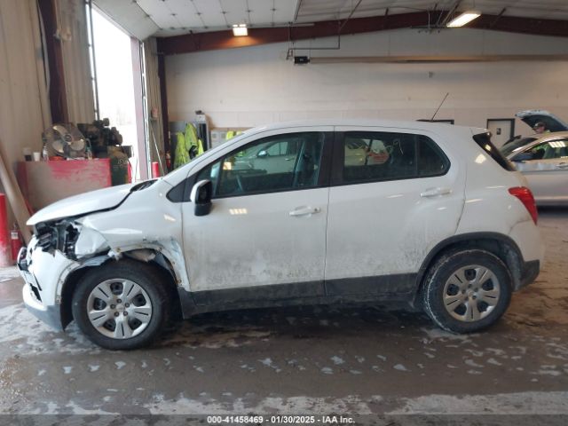 KL7CJKSB4JB570722 Chevrolet TRAX LS