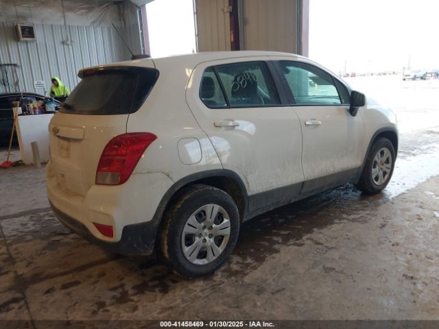 KL7CJKSB4JB570722 Chevrolet TRAX LS