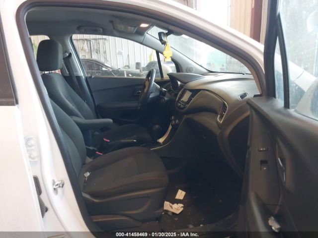 KL7CJKSB4JB570722 Chevrolet TRAX LS