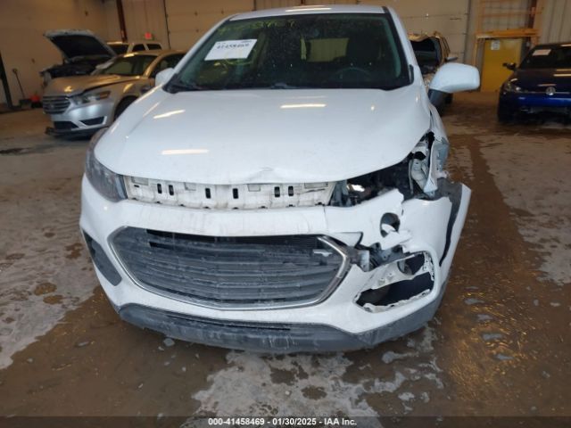 KL7CJKSB4JB570722 Chevrolet TRAX LS