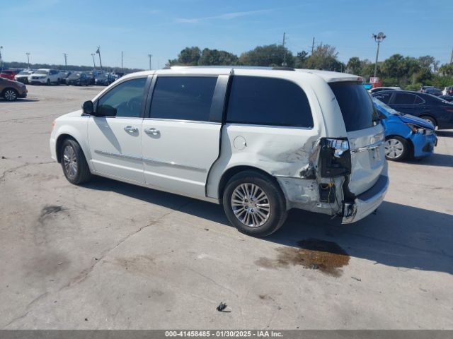 2011 CHRYSLER TOWN & COUNTRY 2A4RR6DG3BR712674 Photo 2