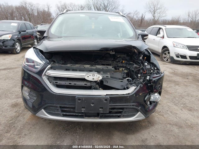 1FMCU9J93JUD01578 Ford Escape Titanium
