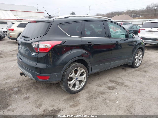 1FMCU9J93JUD01578 Ford Escape Titanium