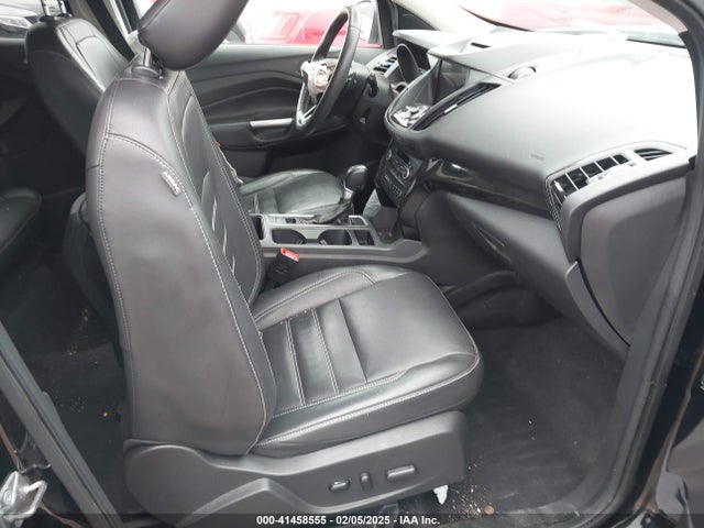 1FMCU9J93JUD01578 Ford Escape Titanium