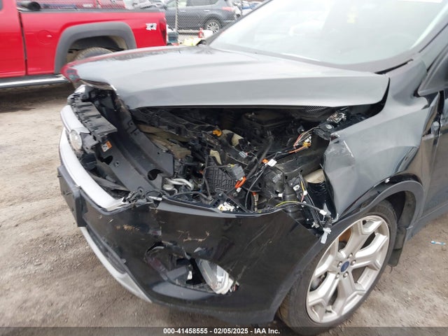 1FMCU9J93JUD01578 Ford Escape Titanium