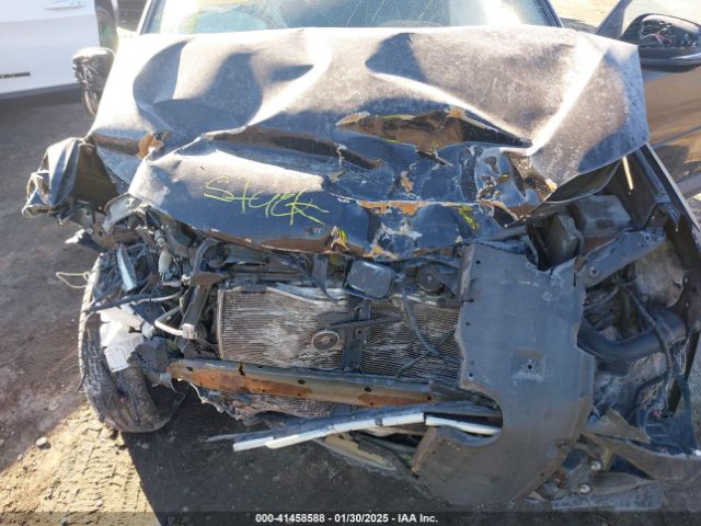 2T3RFREV2JW811214 Toyota Rav4 Adventure/xle