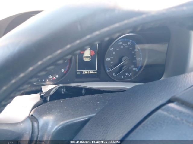 2T3RFREV2JW811214 Toyota Rav4 Adventure/xle