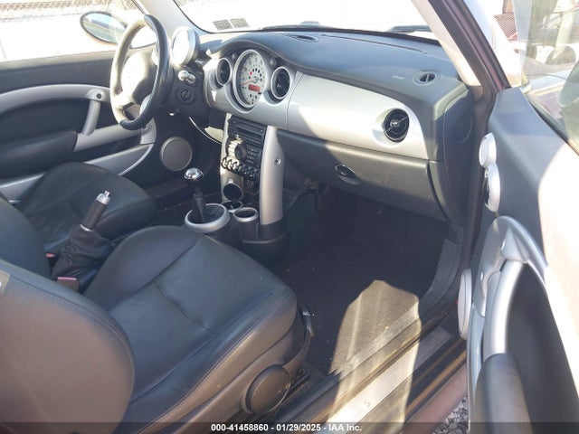 2005 MINI COOPER S WMWRE33405TD93013 Photo 4