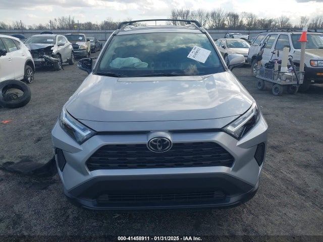 2T3W1RFV4RC293247 Toyota Rav4 Xle