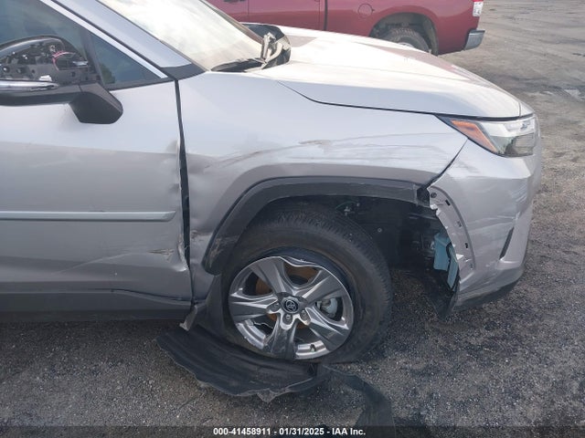 2T3W1RFV4RC293247 Toyota Rav4 Xle