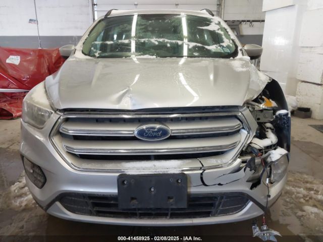1FMCU9GD9JUB92832 Ford ESCAPE SE