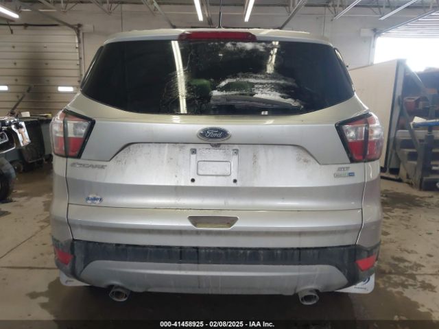 1FMCU9GD9JUB92832 Ford ESCAPE SE