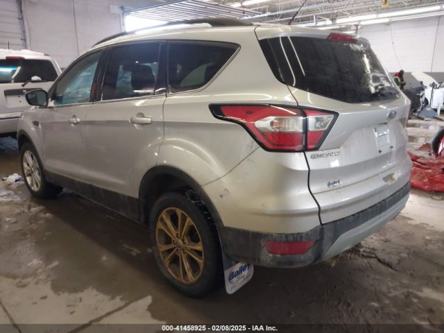 1FMCU9GD9JUB92832 Ford ESCAPE SE