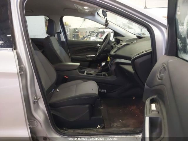 1FMCU9GD9JUB92832 Ford ESCAPE SE