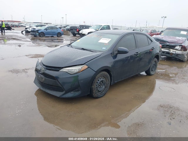 Toyota COROLLA LE 2018 5YFBURHEXJP782946 Image 2