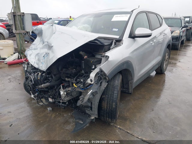 KM8J23A4XGU027349 Hyundai TUCSON SE