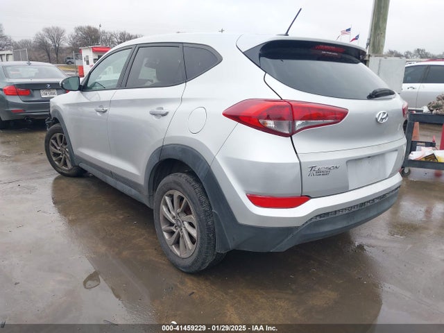 KM8J23A4XGU027349 Hyundai TUCSON SE