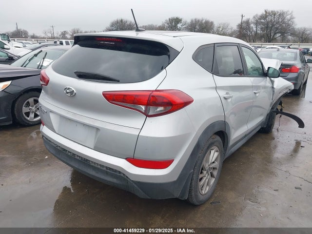 KM8J23A4XGU027349 Hyundai TUCSON SE