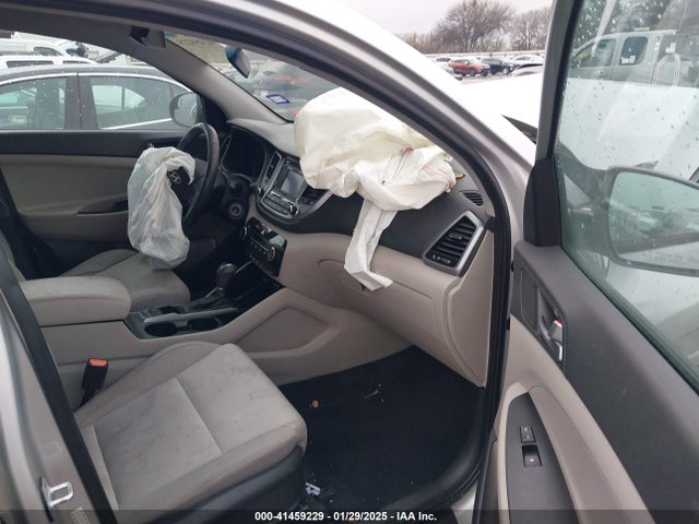 KM8J23A4XGU027349 Hyundai TUCSON SE