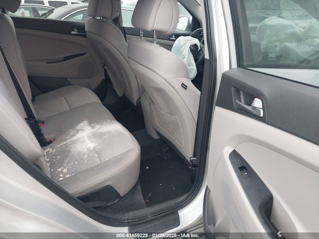 KM8J23A4XGU027349 Hyundai TUCSON SE