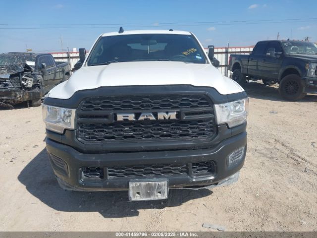 3C6UR5HJ1NG202731 RAM 2500 Tradesman  4x4 8' Box