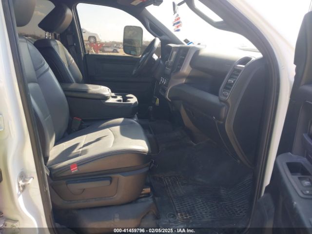 3C6UR5HJ1NG202731 RAM 2500 Tradesman  4x4 8' Box