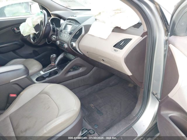 KM8JU3AG6FU044197 Hyundai TUCSON SE