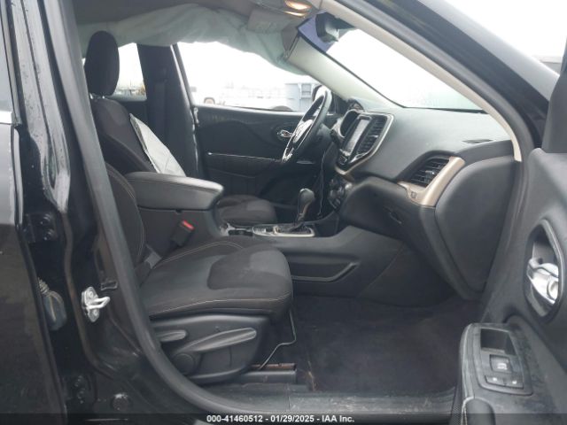 1C4PJLCB0HW559356 Jeep Cherokee Latitude Fwd