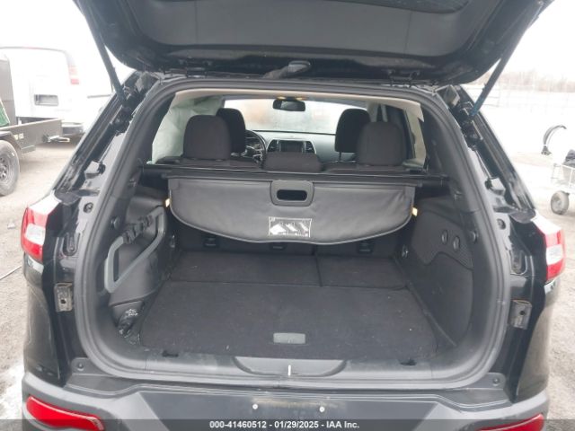 1C4PJLCB0HW559356 Jeep Cherokee Latitude Fwd