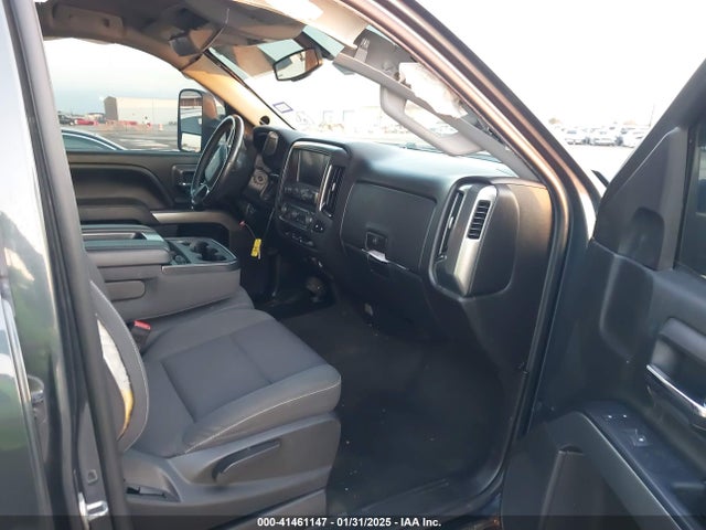1GCVKREC5JZ168611 Chevrolet Silverado 1500 1lt