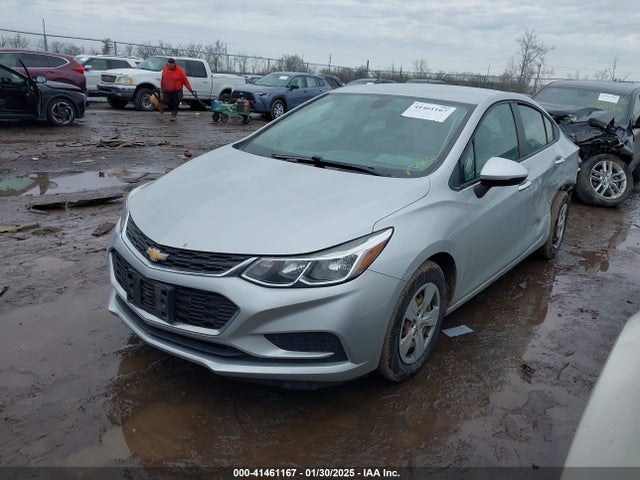 Chevrolet Cruze Ls Auto 2017 1G1BC5SM4H7178485 Image 2