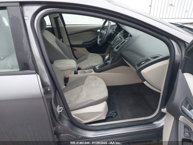 1FADP3F22EL110079 Ford FOCUS SE