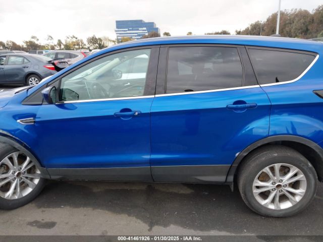 1FMCU0GD5HUD85209 Ford ESCAPE SE