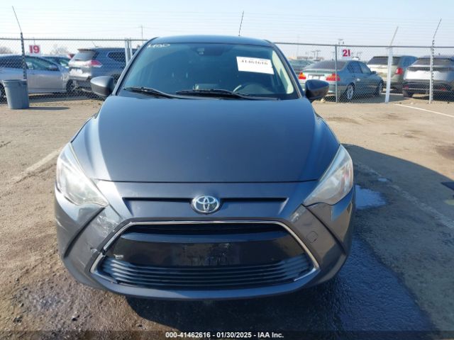 3MYDLBYV2JY302063 Toyota YARIS IA
