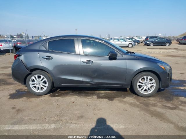 3MYDLBYV2JY302063 Toyota YARIS IA