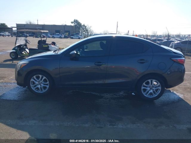 3MYDLBYV2JY302063 Toyota YARIS IA