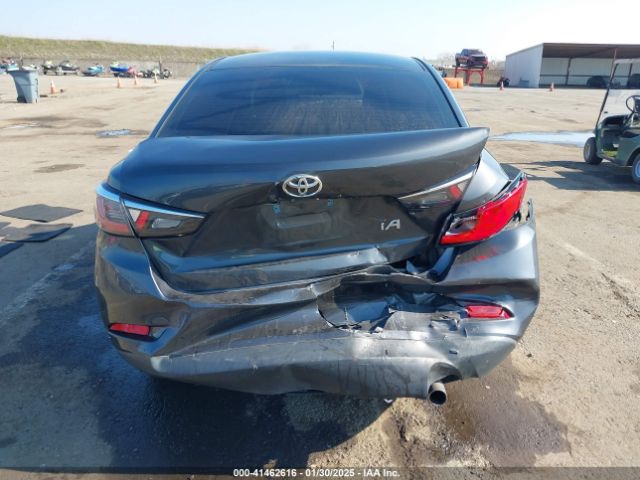 3MYDLBYV2JY302063 Toyota YARIS IA