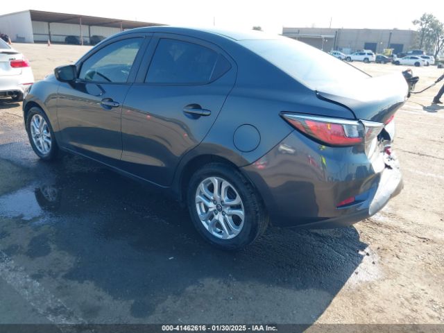 3MYDLBYV2JY302063 Toyota YARIS IA