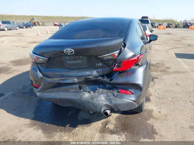 3MYDLBYV2JY302063 Toyota YARIS IA