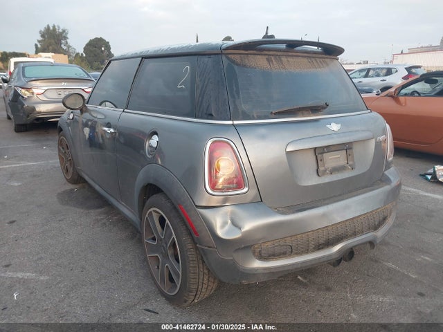 2010 MINI COOPER S WMWMF7C57ATW89743 Photo 2