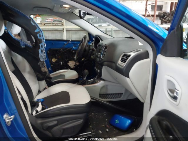3C4NJDBB7JT202458 Jeep Compass Latitude 4x4