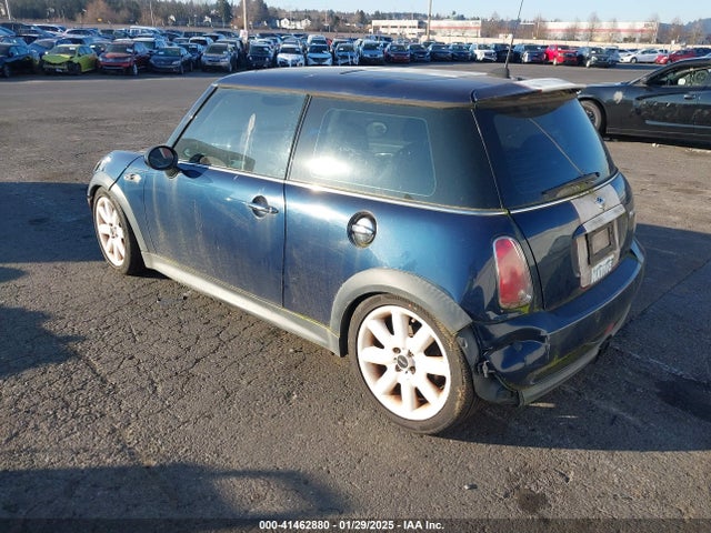 2006 MINI COOPER S WMWRE33516TN27079 Photo 2