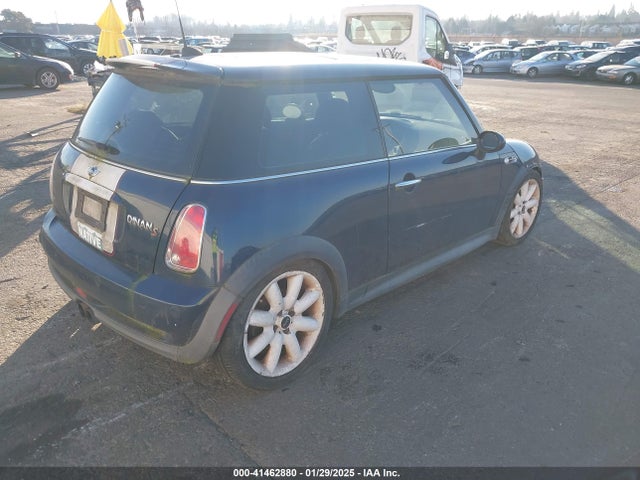 2006 MINI COOPER S WMWRE33516TN27079 Photo 3
