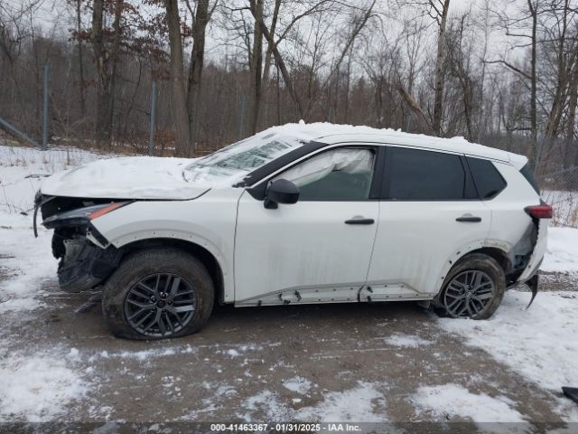 JN8AT3AB6MW206153 Nissan Rogue S Intelligent Awd