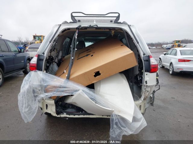 5TDDZ3DC8KS215123 Toyota Sienna Xle Premium 7 Passenger